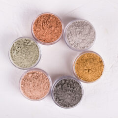 ミネラルコスメの成分「酸化鉄」とは