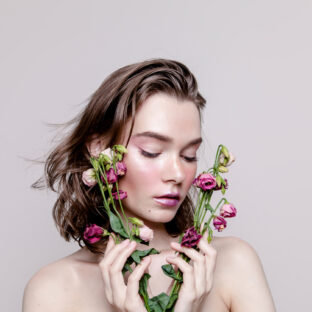 みずみずしい光をたたえる【夏の涼しげメイク】