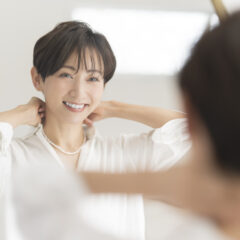 春の美しさを叶える！40代50代女性に贈るメイクアップトレンド2024