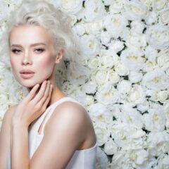 【2025年春のメイクトレンド】大人女性に似合う上品ナチュラルな仕上がり